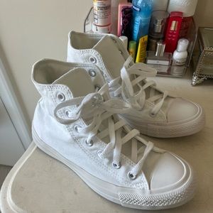 High top white converse size 8